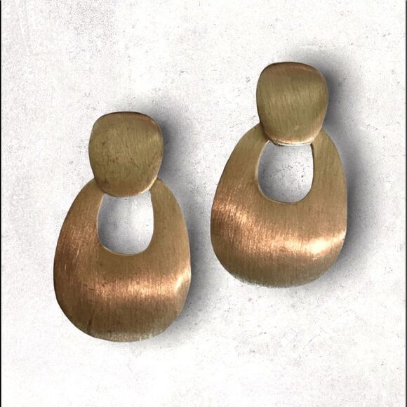 Brush Gold Tone Clip-On Drop Earring’s - Picture 1 of 4
